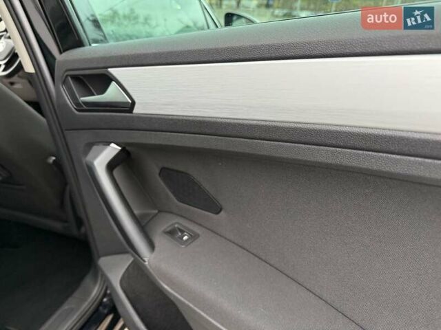 Чорний Фольксваген Тігуан, об'ємом двигуна 2 л та пробігом 228 тис. км за 26900 $, фото 48 на Automoto.ua