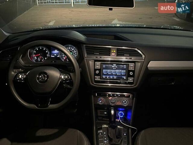 Черный Фольксваген Тигуан, объемом двигателя 2 л и пробегом 107 тыс. км за 19900 $, фото 16 на Automoto.ua