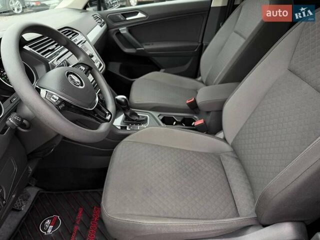 Чорний Фольксваген Тігуан, об'ємом двигуна 2 л та пробігом 129 тис. км за 17500 $, фото 11 на Automoto.ua