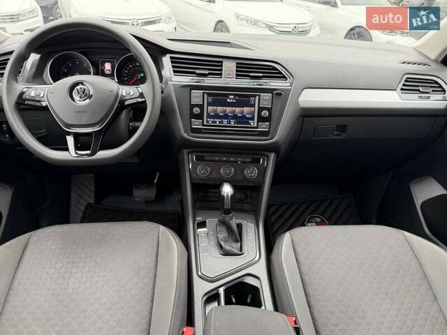 Чорний Фольксваген Тігуан, об'ємом двигуна 2 л та пробігом 129 тис. км за 17500 $, фото 23 на Automoto.ua