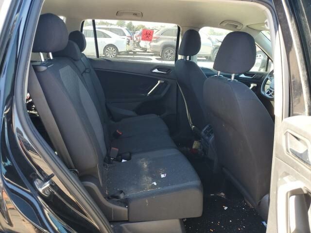 Черный Фольксваген Тигуан, объемом двигателя 2 л и пробегом 210 тыс. км за 12950 $, фото 10 на Automoto.ua