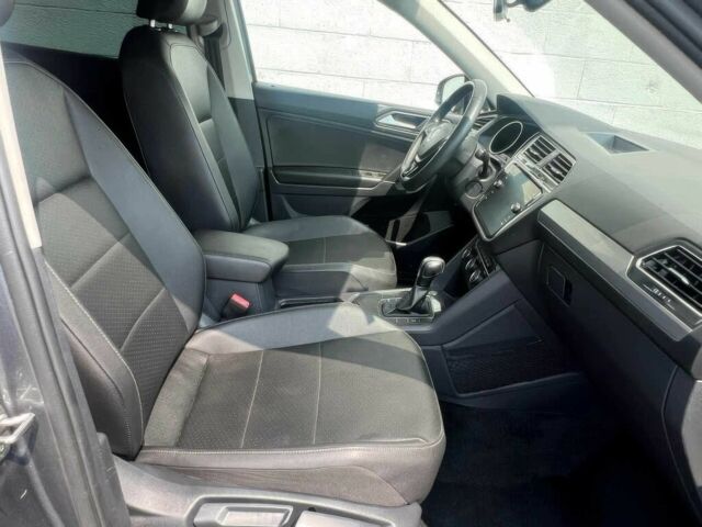 Черный Фольксваген Тигуан, объемом двигателя 2 л и пробегом 41 тыс. км за 4950 $, фото 9 на Automoto.ua