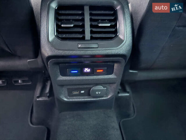 Черный Фольксваген Тигуан, объемом двигателя 2 л и пробегом 227 тыс. км за 24100 $, фото 33 на Automoto.ua