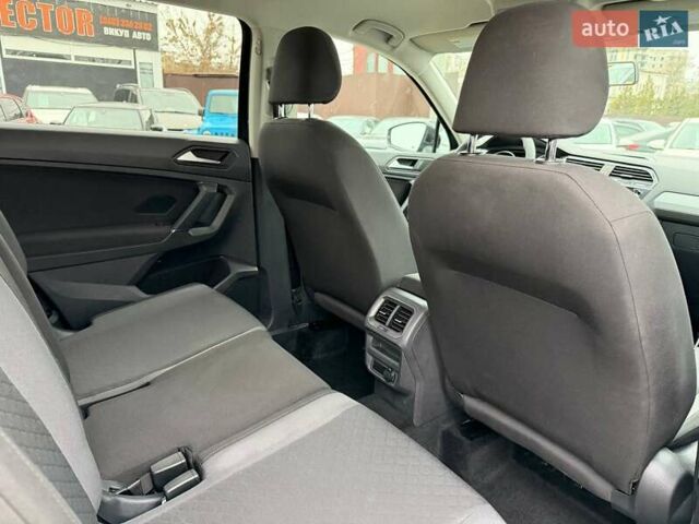 Чорний Фольксваген Тігуан, об'ємом двигуна 2 л та пробігом 129 тис. км за 17500 $, фото 15 на Automoto.ua