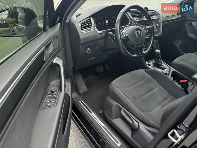 Чорний Фольксваген Тігуан, об'ємом двигуна 1.97 л та пробігом 115 тис. км за 31000 $, фото 8 на Automoto.ua