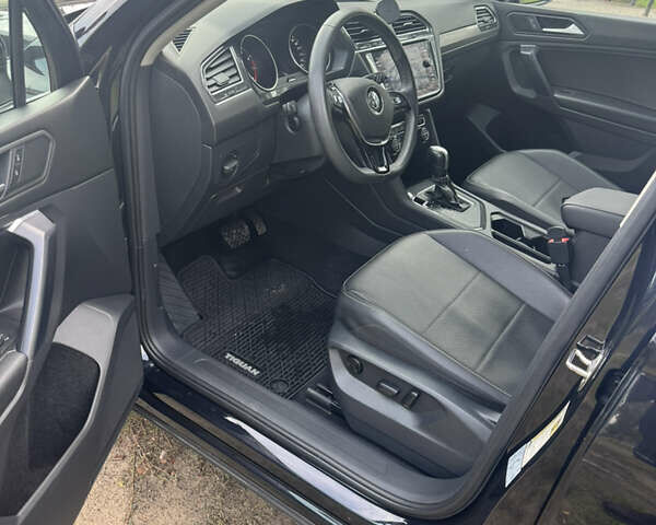 Чорний Фольксваген Тігуан, об'ємом двигуна 1.98 л та пробігом 60 тис. км за 23500 $, фото 15 на Automoto.ua