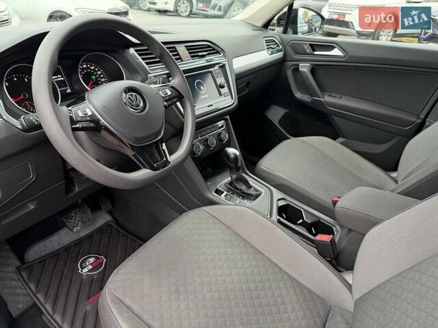 Чорний Фольксваген Тігуан, об'ємом двигуна 2 л та пробігом 129 тис. км за 17500 $, фото 19 на Automoto.ua