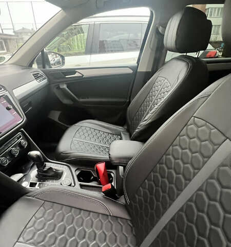 Черный Фольксваген Тигуан, объемом двигателя 1.97 л и пробегом 208 тыс. км за 27500 $, фото 3 на Automoto.ua