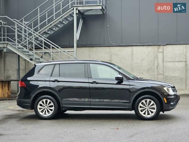 Черный Фольксваген Тигуан, объемом двигателя 2 л и пробегом 106 тыс. км за 18999 $, фото 5 на Automoto.ua