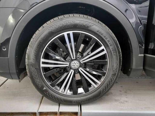 Чорний Фольксваген Тігуан, об'ємом двигуна 2 л та пробігом 51 тис. км за 21000 $, фото 5 на Automoto.ua