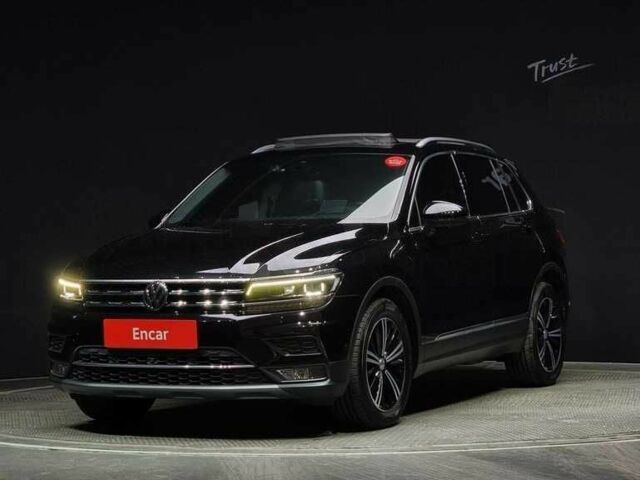 Чорний Фольксваген Тігуан, об'ємом двигуна 2 л та пробігом 51 тис. км за 21000 $, фото 1 на Automoto.ua