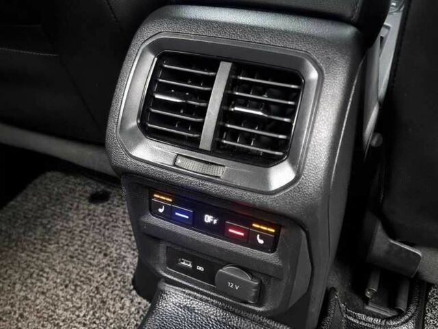 Чорний Фольксваген Тігуан, об'ємом двигуна 2 л та пробігом 51 тис. км за 21000 $, фото 17 на Automoto.ua