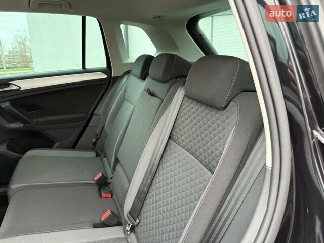 Чорний Фольксваген Тігуан, об'ємом двигуна 2 л та пробігом 228 тис. км за 26900 $, фото 42 на Automoto.ua