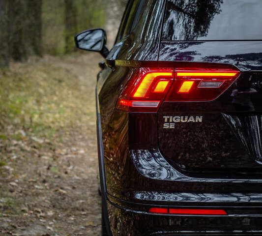 Чорний Фольксваген Тігуан, об'ємом двигуна 2 л та пробігом 53 тис. км за 21900 $, фото 9 на Automoto.ua