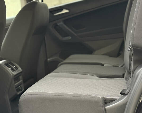 Черный Фольксваген Тигуан, объемом двигателя 1.98 л и пробегом 70 тыс. км за 17400 $, фото 48 на Automoto.ua