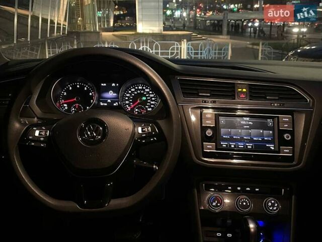 Черный Фольксваген Тигуан, объемом двигателя 2 л и пробегом 107 тыс. км за 19900 $, фото 17 на Automoto.ua