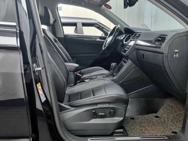 Чорний Фольксваген Тігуан, об'ємом двигуна 2 л та пробігом 51 тис. км за 21000 $, фото 10 на Automoto.ua