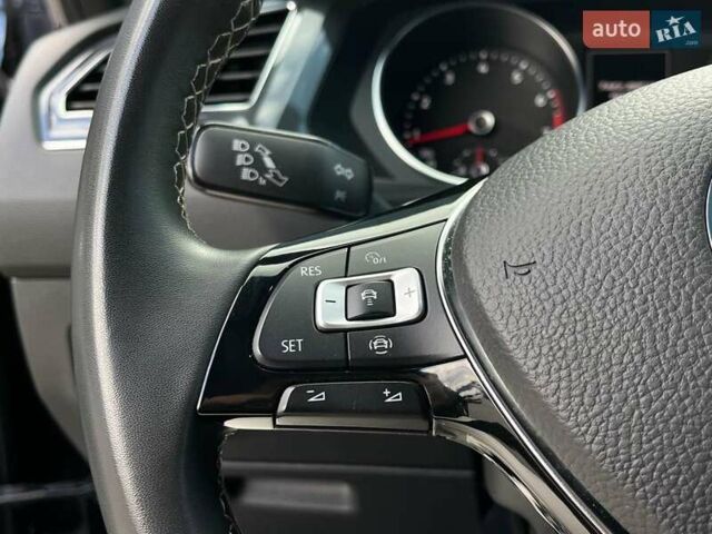 Черный Фольксваген Тигуан, объемом двигателя 2 л и пробегом 53 тыс. км за 24590 $, фото 26 на Automoto.ua