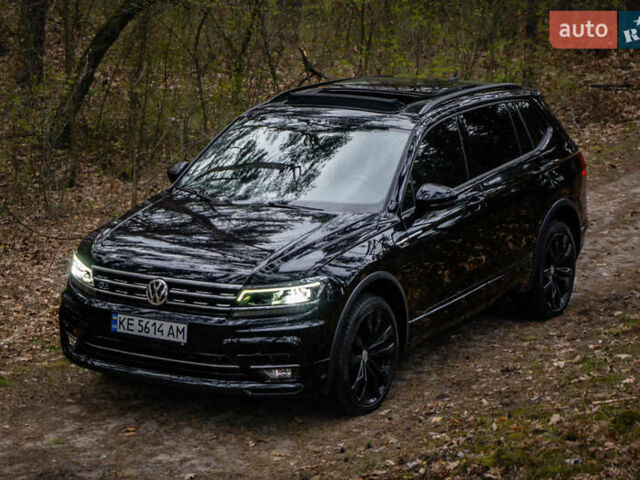 Чорний Фольксваген Тігуан, об'ємом двигуна 2 л та пробігом 53 тис. км за 21900 $, фото 12 на Automoto.ua