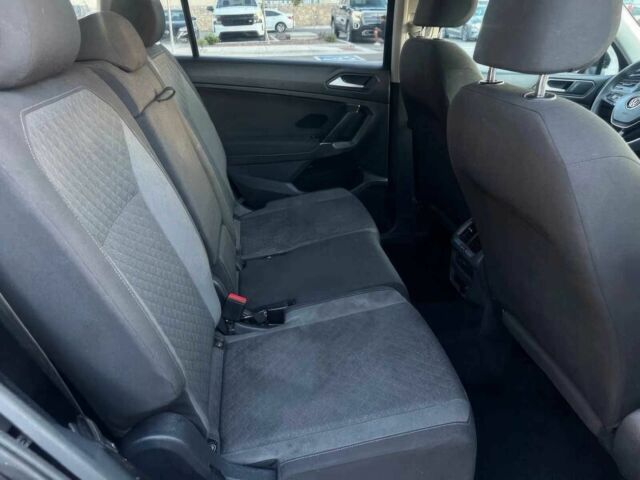 Чорний Фольксваген Тігуан, об'ємом двигуна 2 л та пробігом 44 тис. км за 15500 $, фото 9 на Automoto.ua