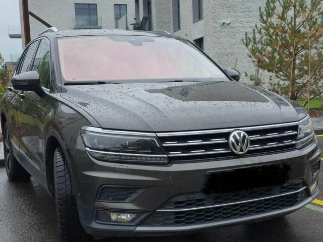 Чорний Фольксваген Тігуан, об'ємом двигуна 0 л та пробігом 82 тис. км за 13600 $, фото 2 на Automoto.ua