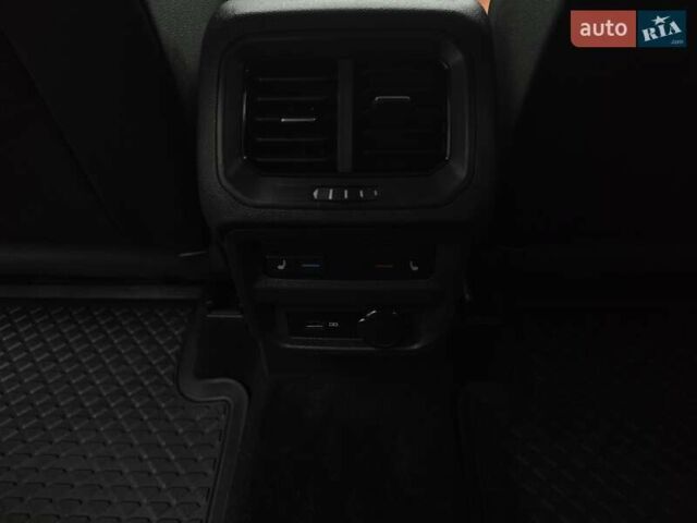 Черный Фольксваген Тигуан, объемом двигателя 2 л и пробегом 199 тыс. км за 31000 $, фото 111 на Automoto.ua