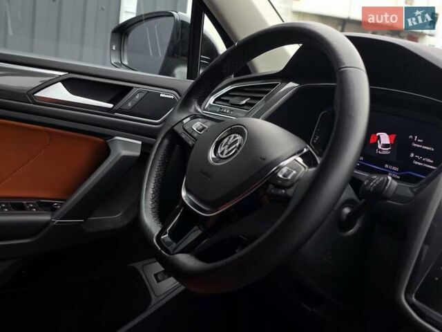 Черный Фольксваген Тигуан, объемом двигателя 2 л и пробегом 199 тыс. км за 31000 $, фото 103 на Automoto.ua