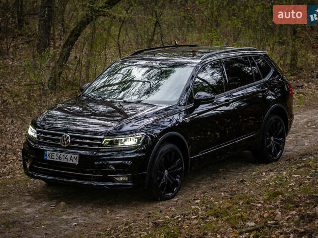 Чорний Фольксваген Тігуан, об'ємом двигуна 2 л та пробігом 53 тис. км за 21900 $, фото 2 на Automoto.ua