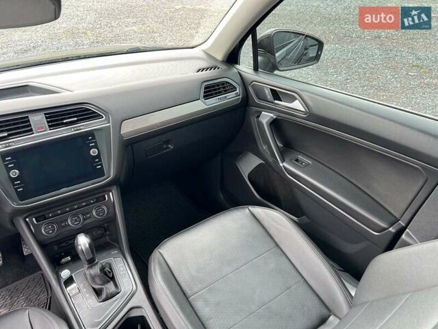 Черный Фольксваген Тигуан, объемом двигателя 2 л и пробегом 168 тыс. км за 17440 $, фото 27 на Automoto.ua