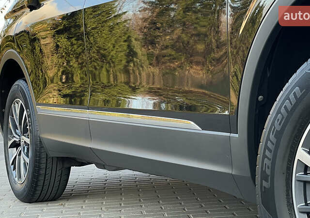 Черный Фольксваген Тигуан, объемом двигателя 2 л и пробегом 170 тыс. км за 18799 $, фото 25 на Automoto.ua