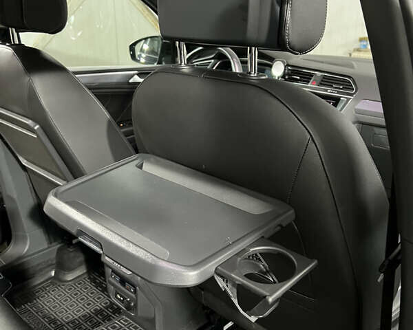 Черный Фольксваген Тигуан, объемом двигателя 1.98 л и пробегом 65 тыс. км за 41500 $, фото 30 на Automoto.ua