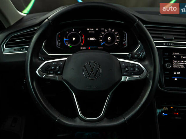 Чорний Фольксваген Тігуан, об'ємом двигуна 1.97 л та пробігом 186 тис. км за 33500 $, фото 65 на Automoto.ua