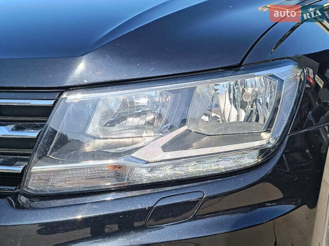 Черный Фольксваген Тигуан, объемом двигателя 2 л и пробегом 46 тыс. км за 22380 $, фото 4 на Automoto.ua