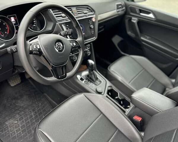 Черный Фольксваген Тигуан, объемом двигателя 1.98 л и пробегом 56 тыс. км за 23500 $, фото 6 на Automoto.ua