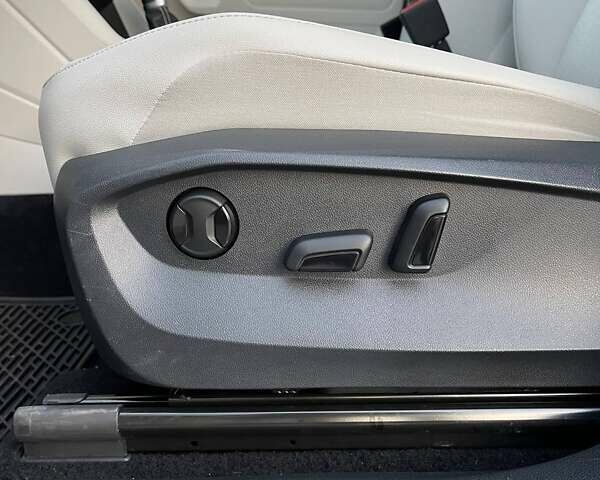 Черный Фольксваген Тигуан, объемом двигателя 2 л и пробегом 49 тыс. км за 25500 $, фото 14 на Automoto.ua