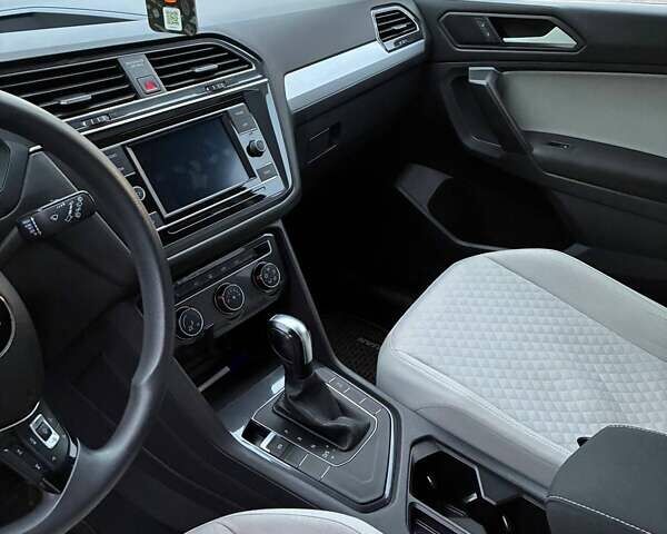 Черный Фольксваген Тигуан, объемом двигателя 1.98 л и пробегом 100 тыс. км за 19500 $, фото 14 на Automoto.ua