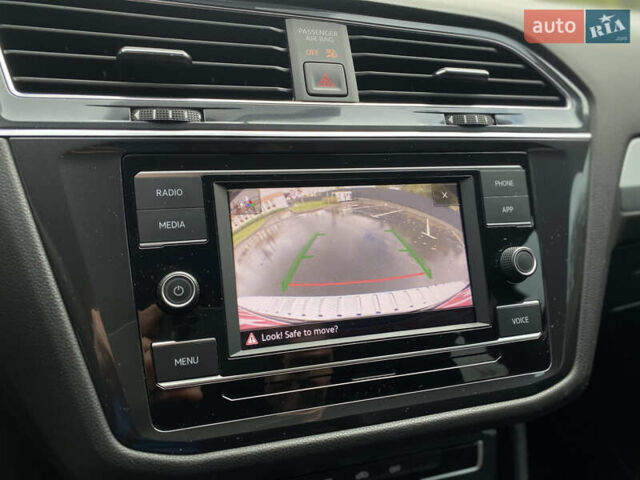 Чорний Фольксваген Тігуан, об'ємом двигуна 1.98 л та пробігом 44 тис. км за 19750 $, фото 30 на Automoto.ua