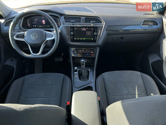 Чорний Фольксваген Тігуан, об'ємом двигуна 1.97 л та пробігом 235 тис. км за 26588 $, фото 20 на Automoto.ua