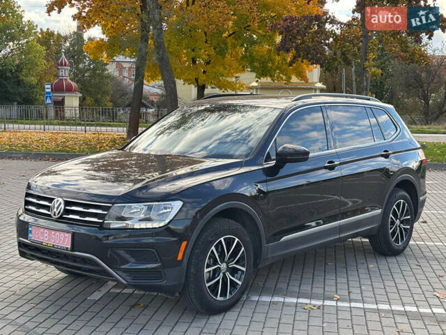Черный Фольксваген Тигуан, объемом двигателя 2 л и пробегом 101 тыс. км за 22750 $, фото 1 на Automoto.ua