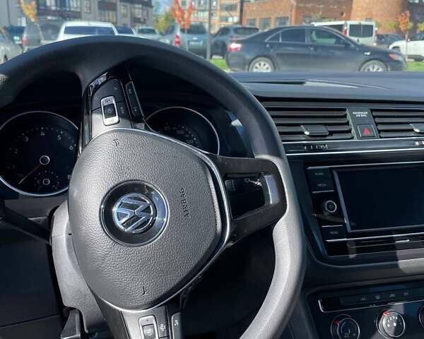 Черный Фольксваген Тигуан, объемом двигателя 2 л и пробегом 49 тыс. км за 20300 $, фото 3 на Automoto.ua