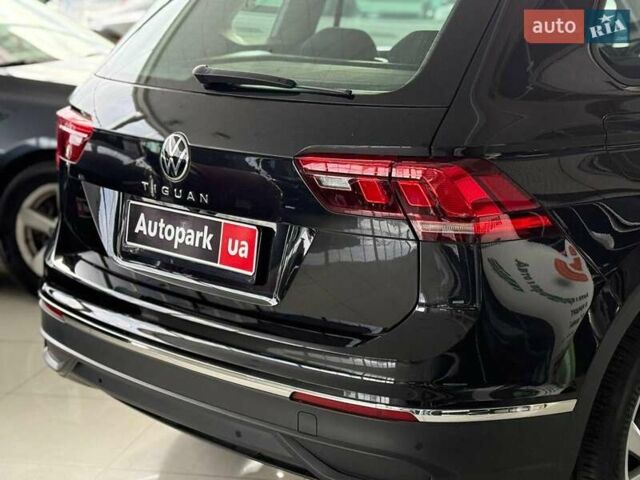 Черный Фольксваген Тигуан, объемом двигателя 2 л и пробегом 56 тыс. км за 33990 $, фото 7 на Automoto.ua