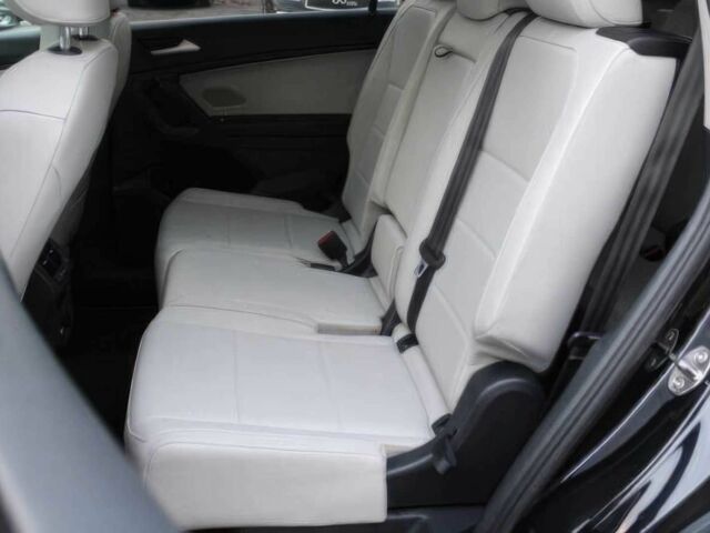 Черный Фольксваген Тигуан, объемом двигателя 2 л и пробегом 15 тыс. км за 17000 $, фото 11 на Automoto.ua