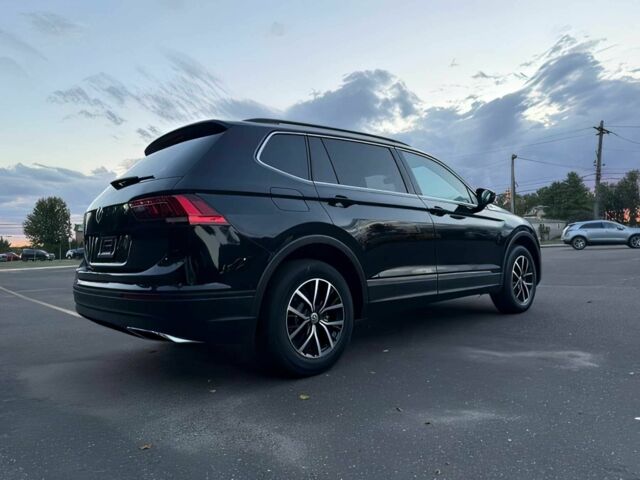 Чорний Фольксваген Тігуан, об'ємом двигуна 2 л та пробігом 11 тис. км за 6300 $, фото 3 на Automoto.ua