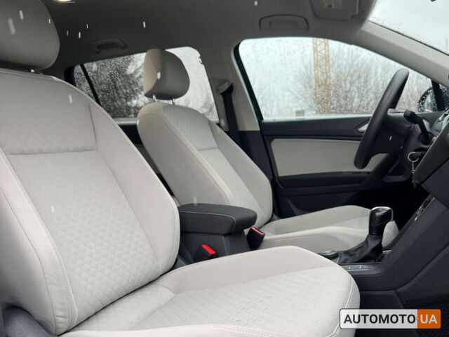Чорний Фольксваген Тігуан, об'ємом двигуна 2 л та пробігом 37 тис. км за 25800 $, фото 8 на Automoto.ua