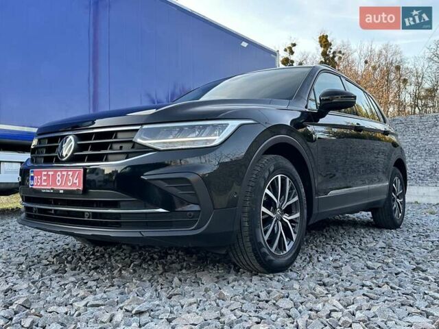 Черный Фольксваген Тигуан, объемом двигателя 2 л и пробегом 180 тыс. км за 29550 $, фото 3 на Automoto.ua