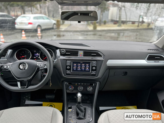 Чорний Фольксваген Тігуан, об'ємом двигуна 2 л та пробігом 37 тис. км за 25800 $, фото 13 на Automoto.ua