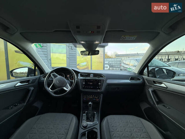 Черный Фольксваген Тигуан, объемом двигателя 2 л и пробегом 165 тыс. км за 29999 $, фото 4 на Automoto.ua