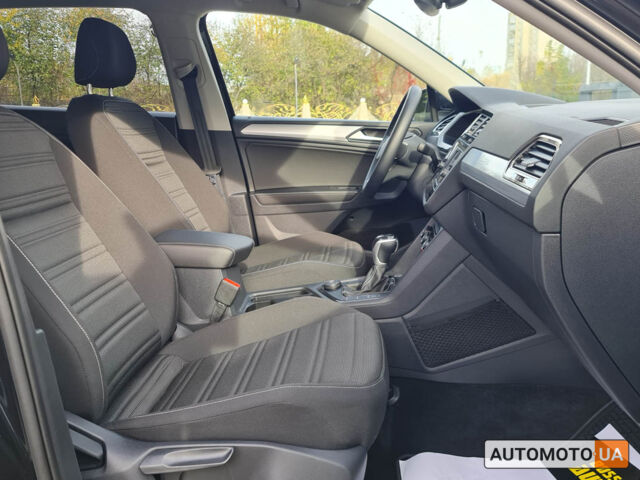 Чорний Фольксваген Тігуан, об'ємом двигуна 2 л та пробігом 25 тис. км за 28400 $, фото 17 на Automoto.ua