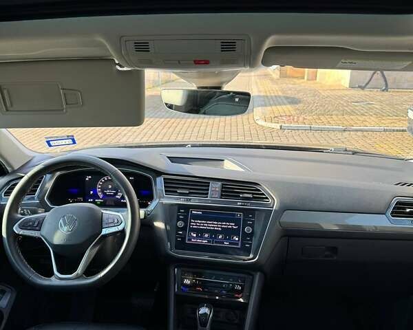 Черный Фольксваген Тигуан, объемом двигателя 2 л и пробегом 68 тыс. км за 24100 $, фото 7 на Automoto.ua