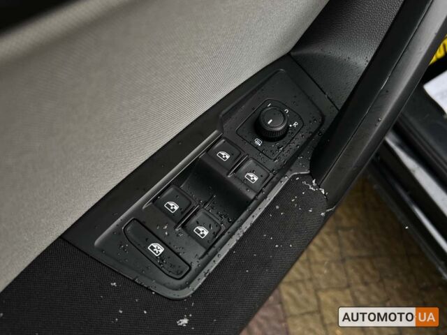 Чорний Фольксваген Тігуан, об'ємом двигуна 2 л та пробігом 37 тис. км за 25800 $, фото 15 на Automoto.ua